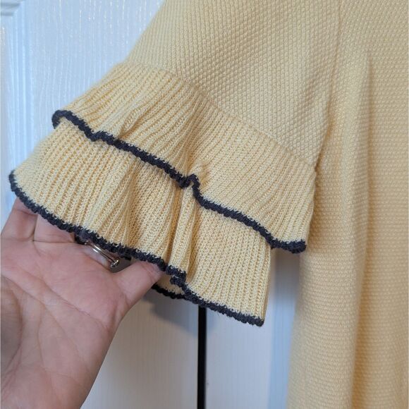 Ann Taylor Knit Top Women’s Medium Light Yellow w/ Navy Ruffle Sleeves - Picture 3 of 5